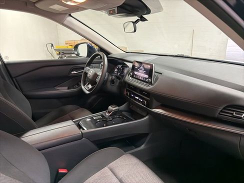 Used 2025 Nissan Rogue SV image 21