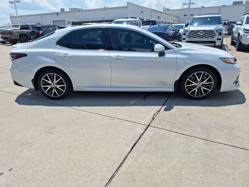 Used 2024 Toyota Camry XLE FWD image 7