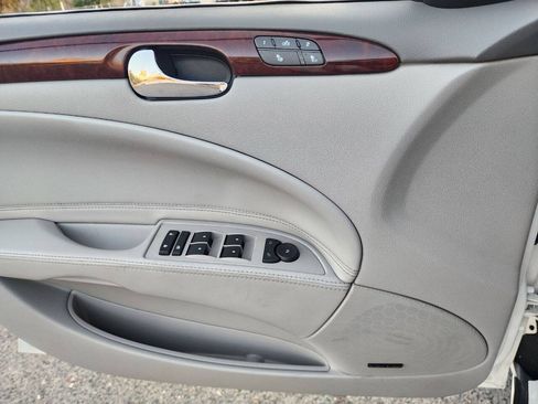 Used 2007 Buick Lucerne CXL w/ Luxury Package FWD image 27