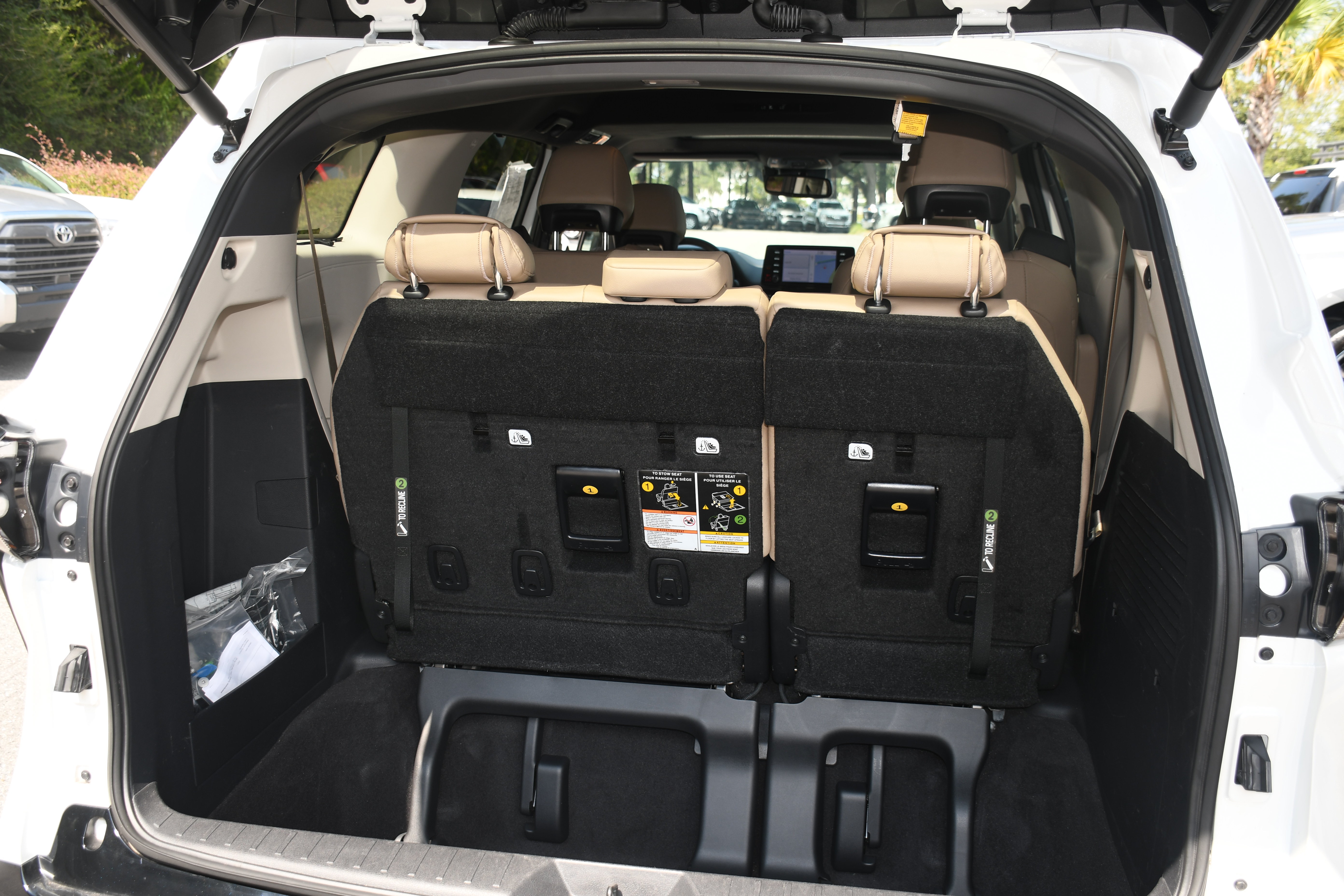 Certified 2024 Toyota Sienna Limited FWD image 19