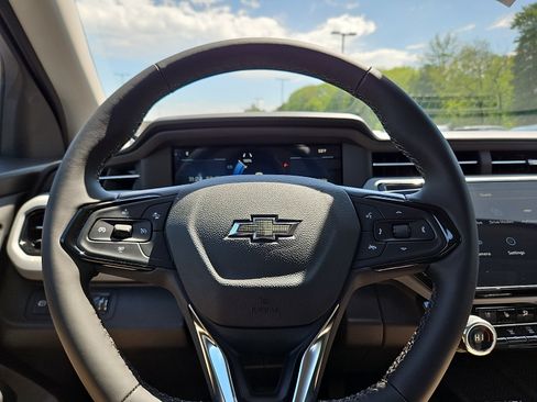 Used 2027 Chevrolet Bolt RS w/ Technology Package FWD image 9