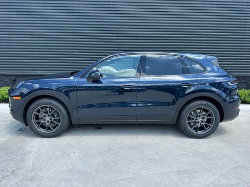 Used 2025 Porsche Cayenne image 2