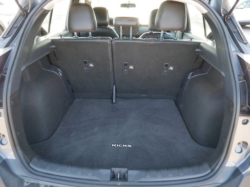 Used 2019 Nissan Kicks SR w/ SR Premium Package FWD image 18