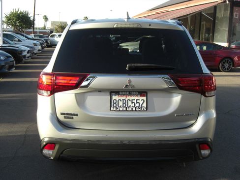 Used 2018 Mitsubishi Outlander LE image 17