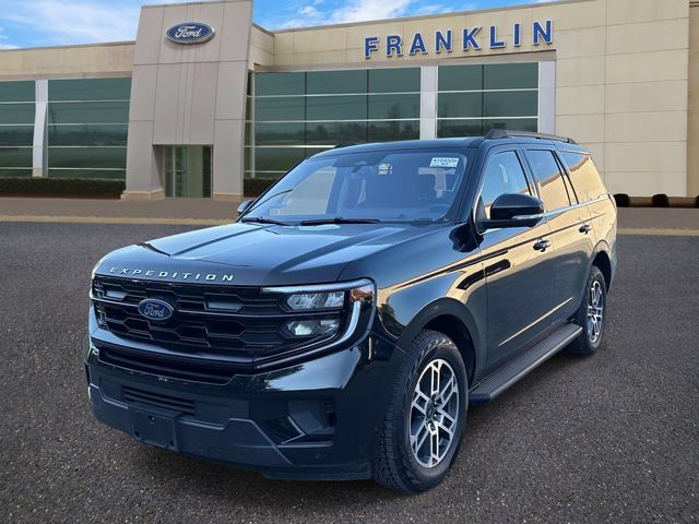 Used 2025 Ford Expedition Active AWD/4WD image 3
