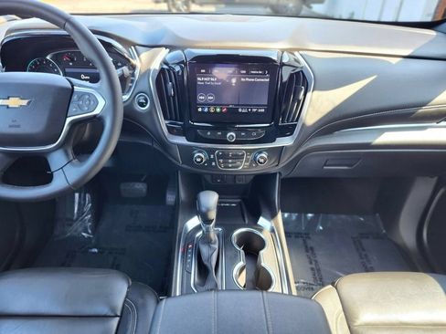 Used 2023 Chevrolet Traverse LT AWD/4WD image 12