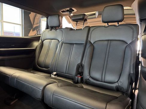 New 2026 Jeep Grand Wagoneer Limited AWD/4WD image 12