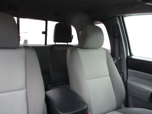 Used 2013 Toyota Tacoma 4x4 Access Cab w/ SR5 Pkg image 25