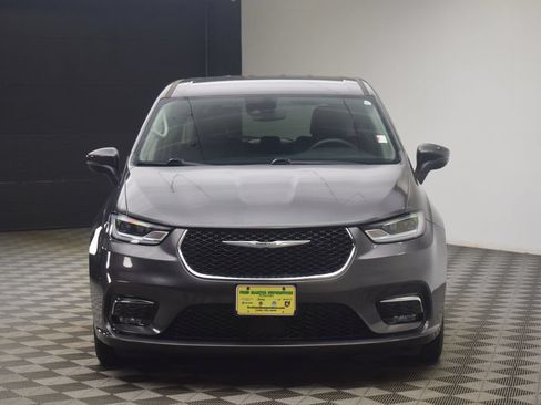 Used 2023 Chrysler Pacifica Touring-L FWD image 20