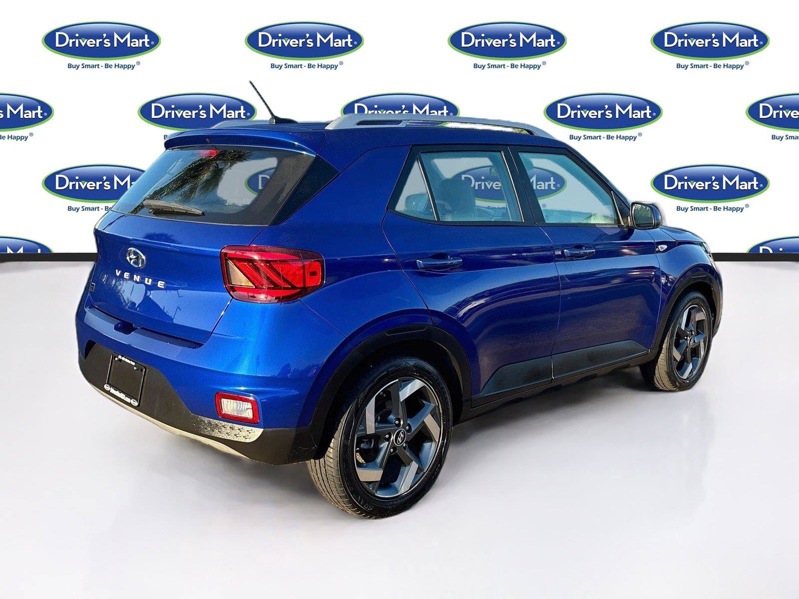 Used 2023 Hyundai Venue Limited FWD image 7