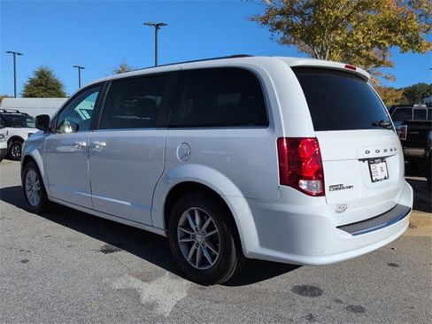 Certified 2019 Dodge Grand Caravan SXT image 6
