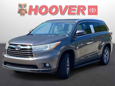 Used 2015 Toyota Highlander XLE FWD image 3