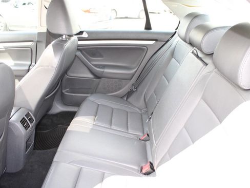 Used 2009 Volkswagen Jetta SE FWD image 18