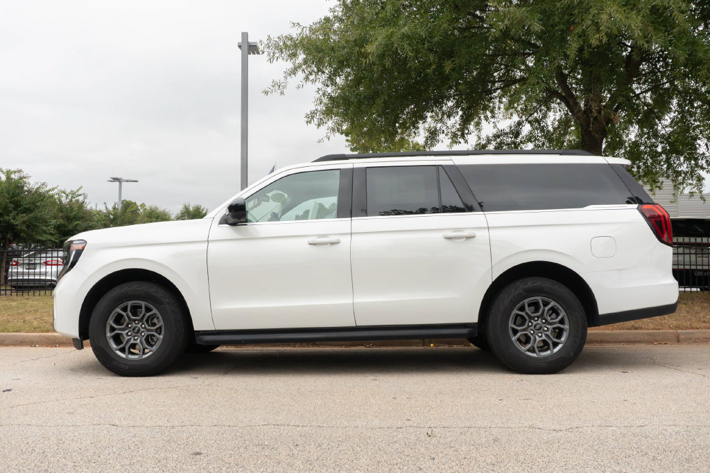 Used 2025 Ford Expedition Max Active RWD image 16