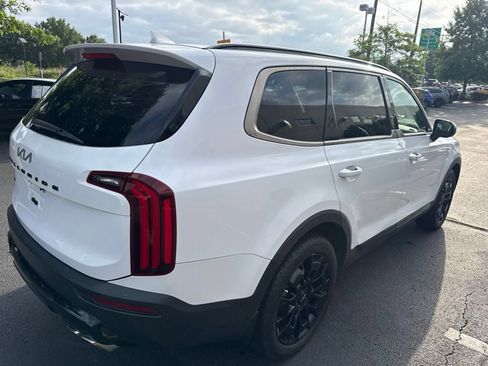 Used 2022 Kia Telluride EX w/ EX Premium Package AWD/4WD image 3