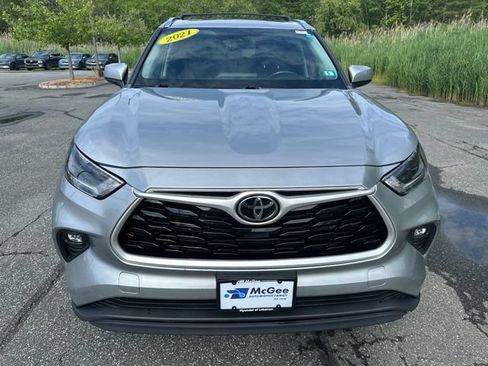 Used 2021 Toyota Highlander XLE AWD/4WD image 8