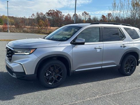 New 2025 Honda Pilot Touring image 13