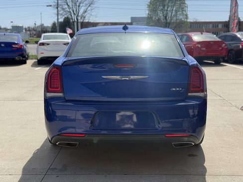 Used 2018 Chrysler 300 S w/ 300S Premium Group image 6