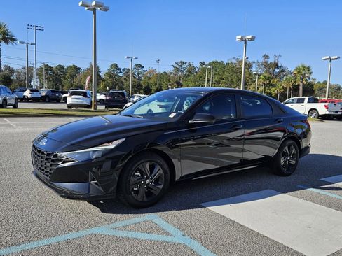 Used 2023 Hyundai Elantra Blue image 2