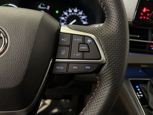 Used 2022 Toyota Sienna XSE w/ XSE Plus Package FWD image 34