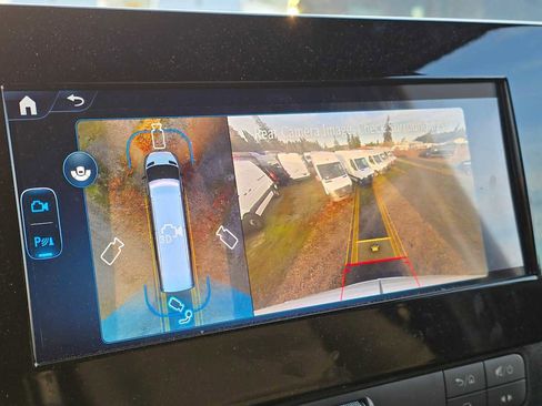 Used 2025 Mercedes-Benz Sprinter 2500 image 32