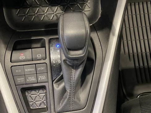 Used 2024 Toyota RAV4 LE AWD/4WD image 22