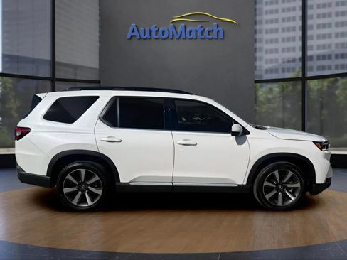 Used 2025 Honda Pilot Elite image 12