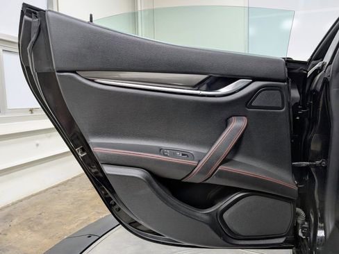 Used 2021 Maserati Ghibli RWD image 16