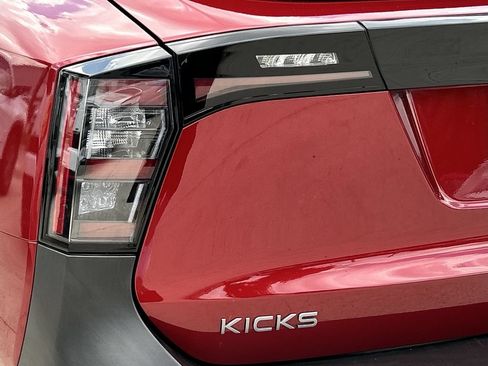 Used 2025 Nissan Kicks SR FWD image 7