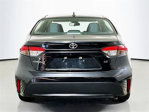 Used 2022 Toyota Corolla LE image 6