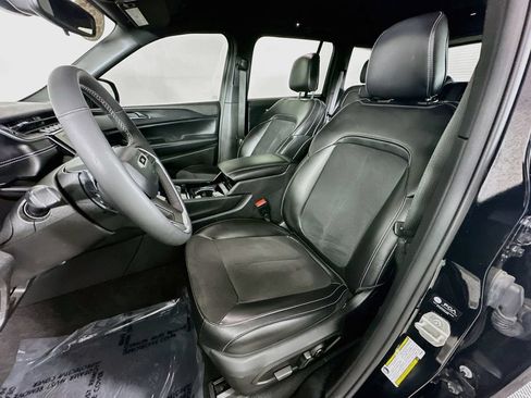 Certified 2023 Jeep Grand Cherokee Altitude AWD/4WD image 32