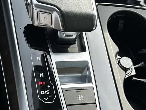 Used 2020 Audi Q8 Premium Plus w/ Premium Plus Package image 38