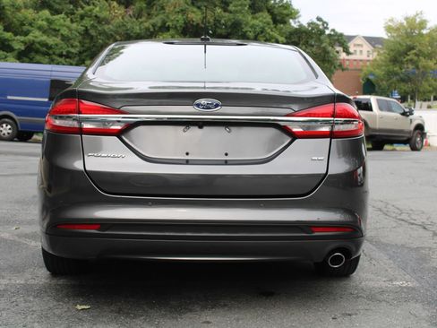 Used 2017 Ford Fusion SE w/ Fusion SE Technology Package FWD image 5