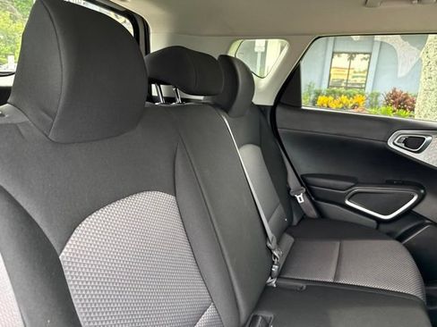 Used 2025 Kia Soul LX w/ LX Technology Package FWD image 13