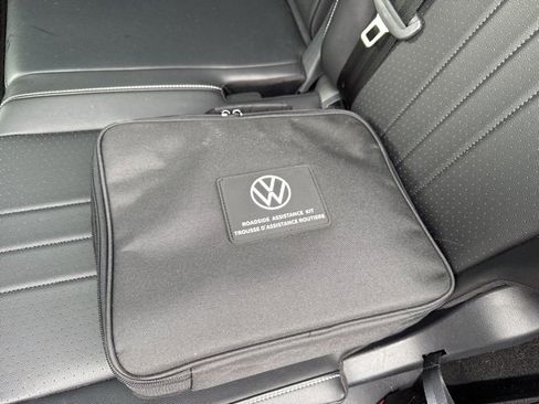 Used 2024 Volkswagen Tiguan SE R-Line image 18