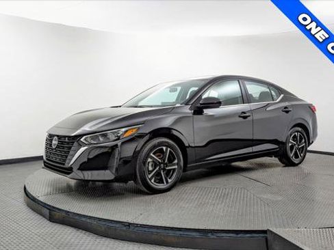 Used 2025 Nissan Sentra SV image 2