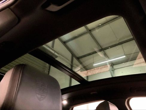 Used 2023 Porsche Macan Turbo image 21