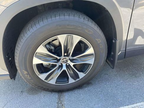 Used 2021 Toyota Highlander XLE image 22