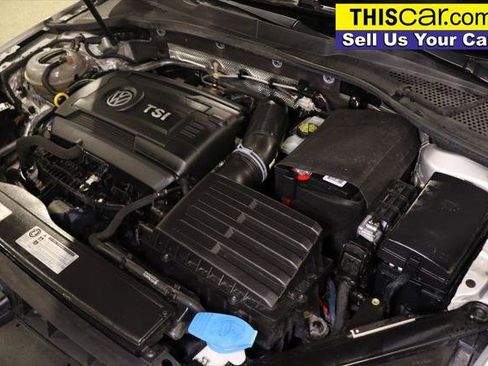 Used 2015 Volkswagen GTI SE image 25