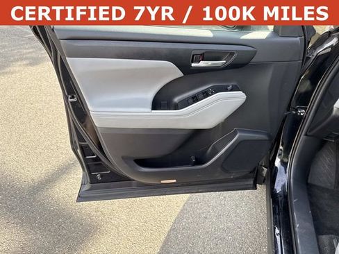 Used 2023 Toyota Highlander XLE image 13