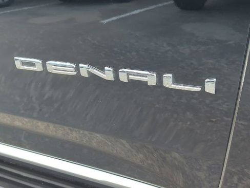 Used 2024 GMC Yukon XL Denali image 34