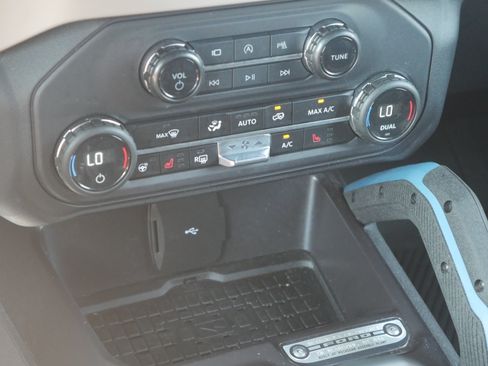 Certified 2024 Ford Bronco Wildtrak AWD/4WD image 16