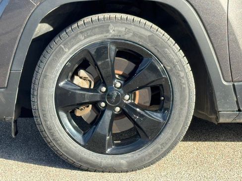 Used 2019 Jeep Cherokee Latitude Plus image 31