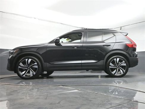 Used 2025 Volvo XC40 B5 Ultra image 37