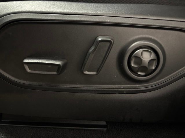 Used 2023 Jeep Grand Cherokee Altitude AWD/4WD image 13
