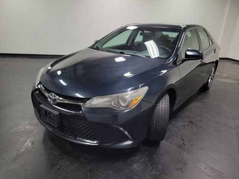 Used 2017 Toyota Camry SE FWD image 4