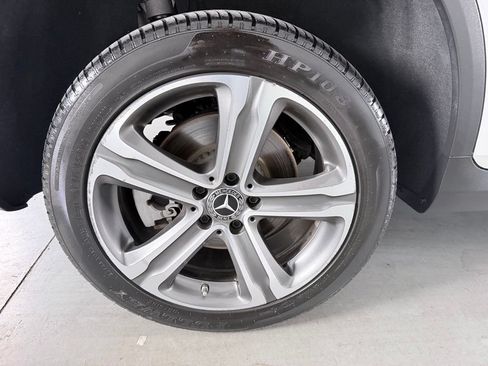 Used 2019 Mercedes-Benz GLC 300 image 4