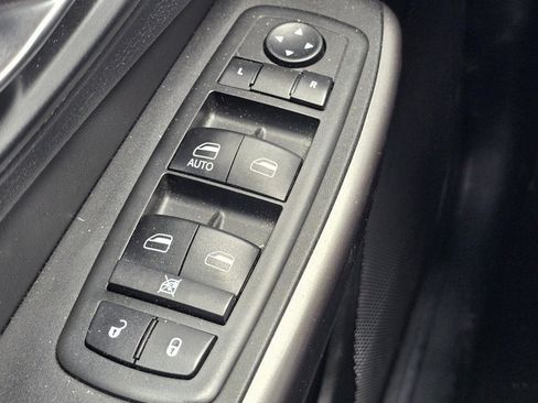 Used 2019 Jeep Cherokee Latitude w/ Popular Appearance Group AWD/4WD image 13