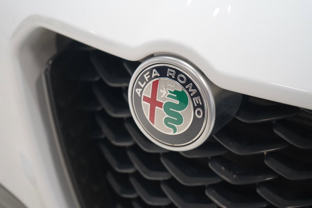 Used 2024 Alfa Romeo Stelvio Veloce AWD/4WD image 9