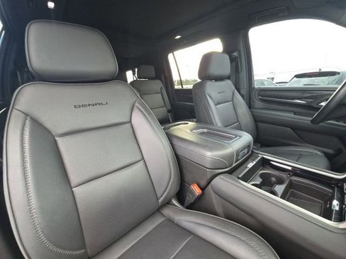 Used 2022 GMC Yukon XL Denali image 22